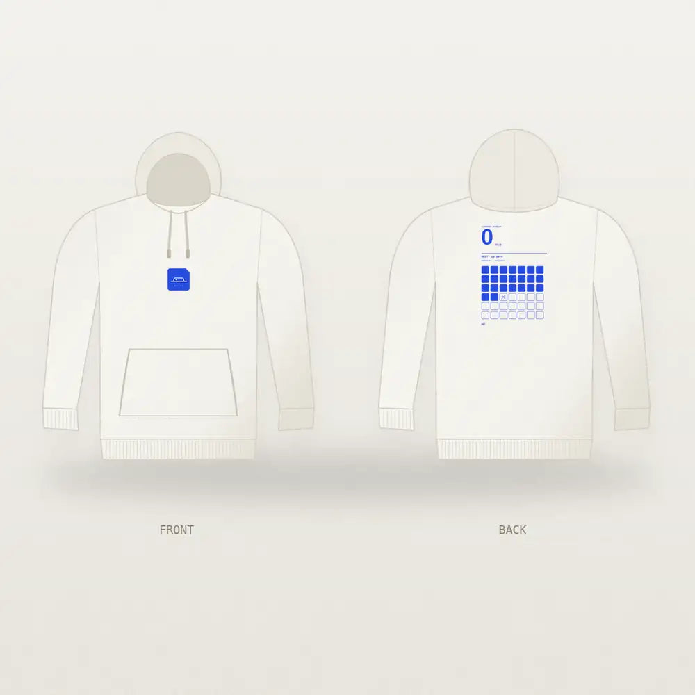 Hoodie oversized écru, vu devant avec le sceau bleu sur la poitrine, et dos avec le compteur de série du chapitre 001